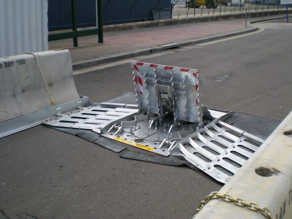 AVS-elli LW3 Quickfit Vehicle Barrier with galvanised finish